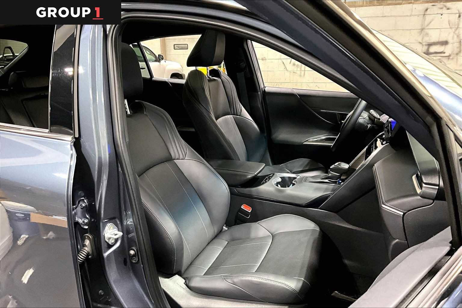 Used 2024 Toyota Venza Limited AWD/4WD image 9