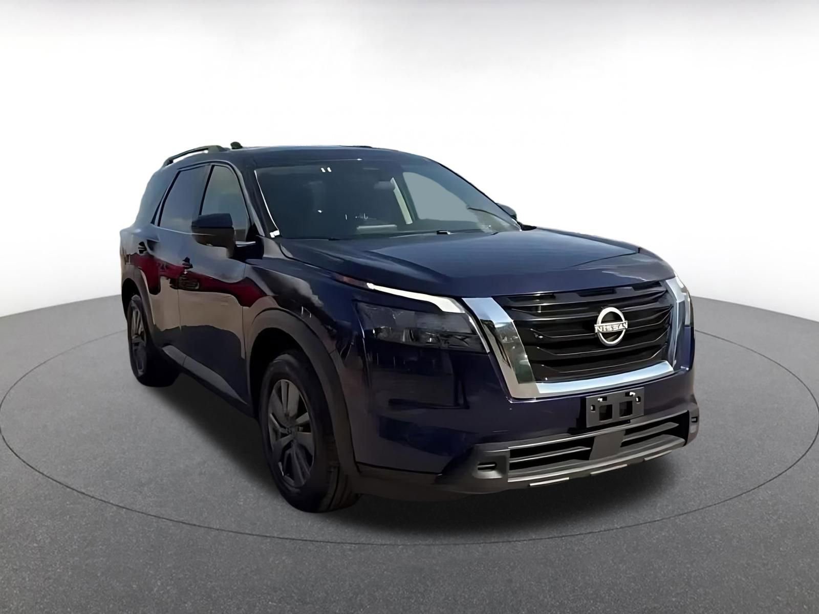 Used 2025 Nissan Pathfinder SV image 3