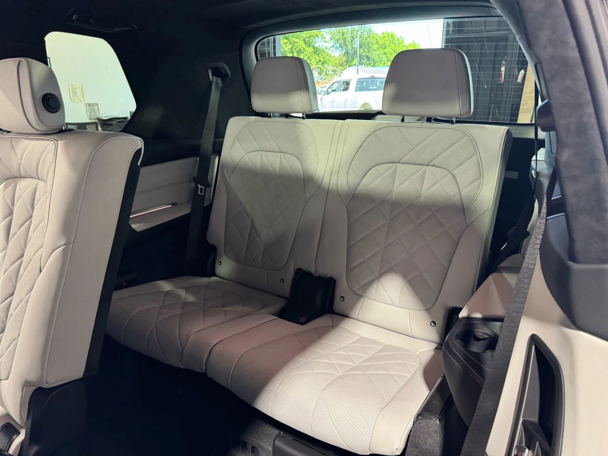 Used 2023 BMW X7 xDrive40i w/ Premium Package image 14