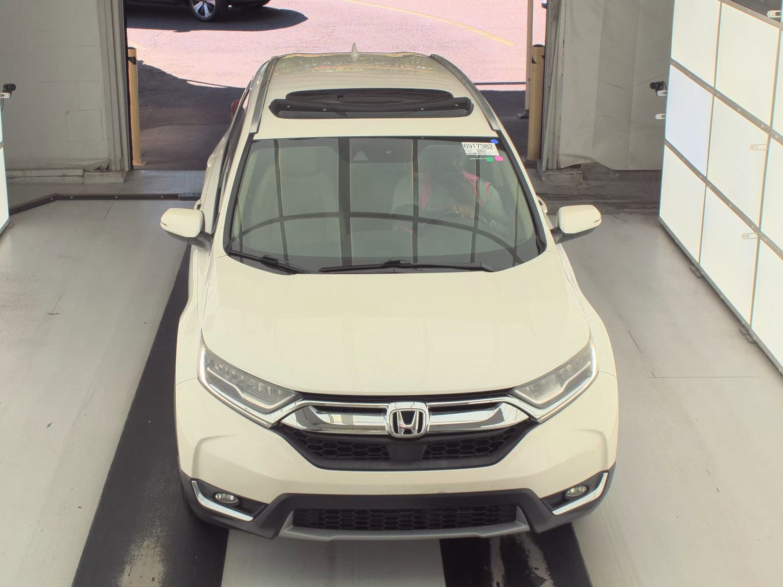 Used 2018 Honda CR-V Touring image 2