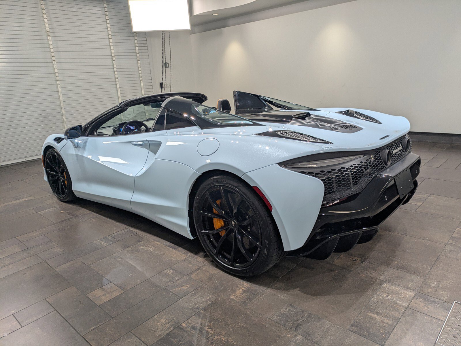 Used 2025 McLaren Artura Spider image 4