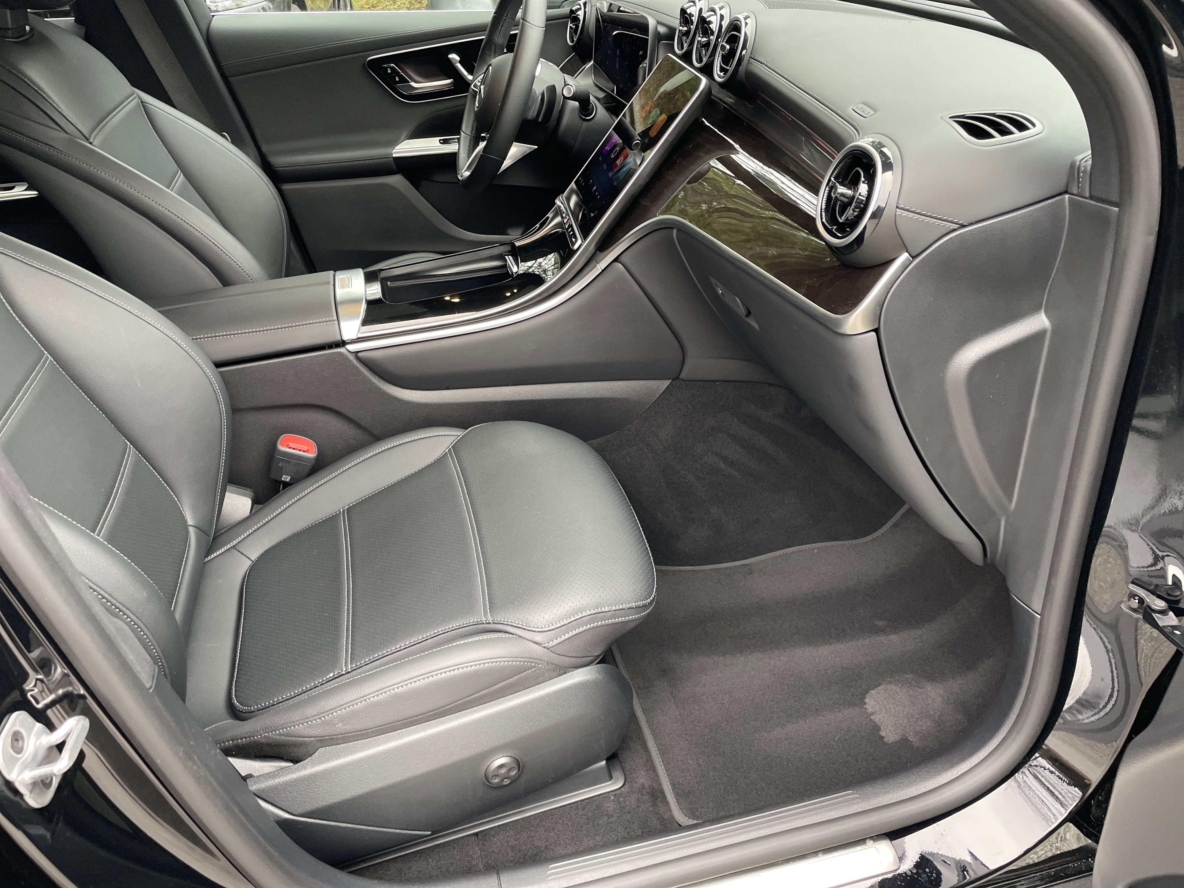 Certified 2025 Mercedes-Benz GLC 300 4MATIC image 48