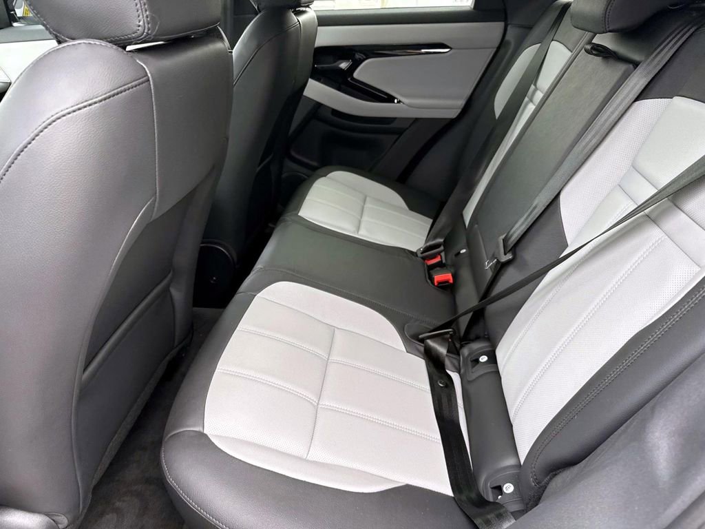 New 2026 Land Rover Range Rover Evoque Dynamic SE AWD/4WD image 13