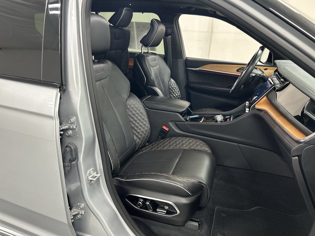 Used 2023 Jeep Grand Cherokee L Summit AWD/4WD image 25