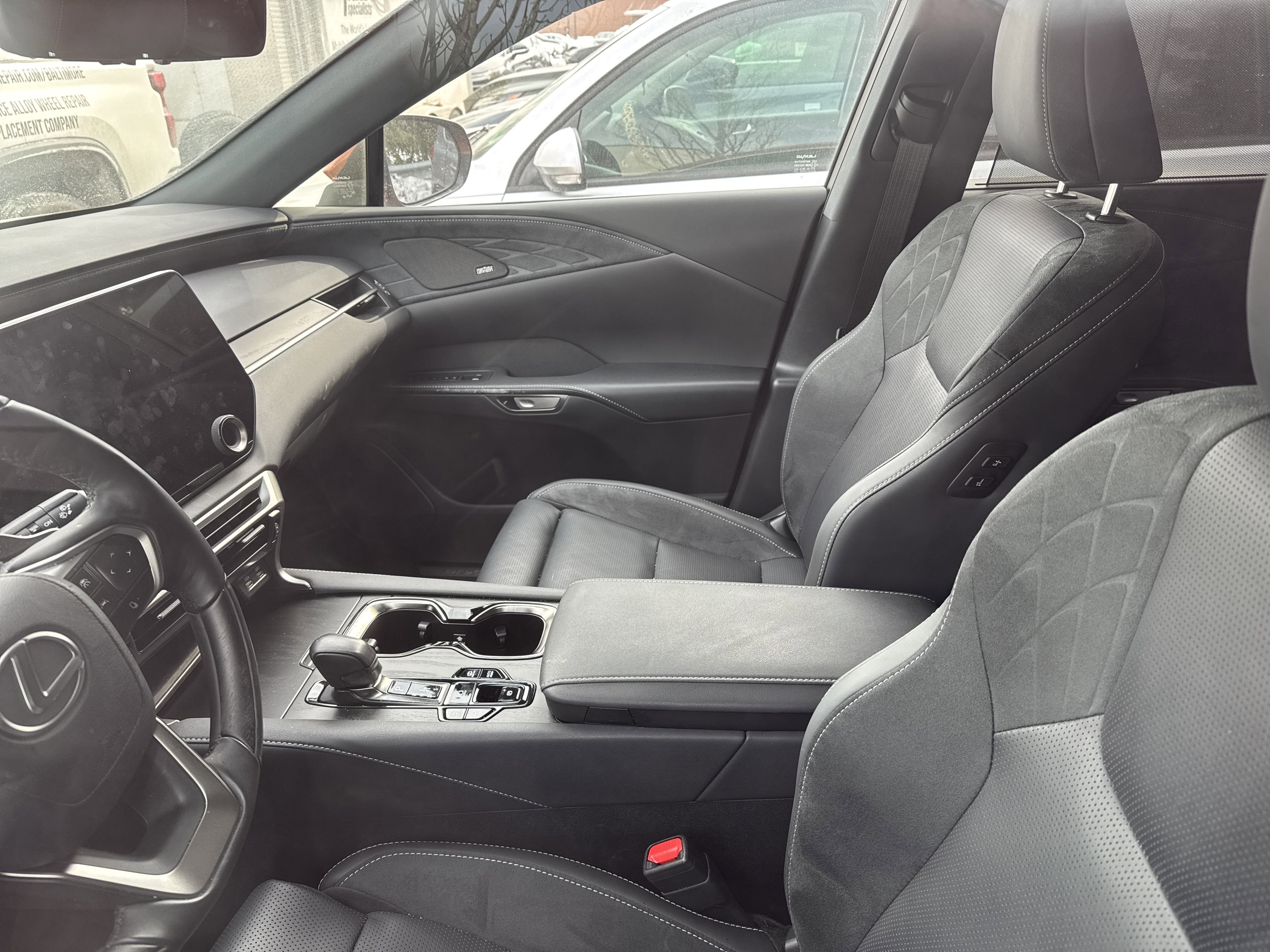 Certified 2025 Lexus RX 450h AWD w/ Convenience Package image 10