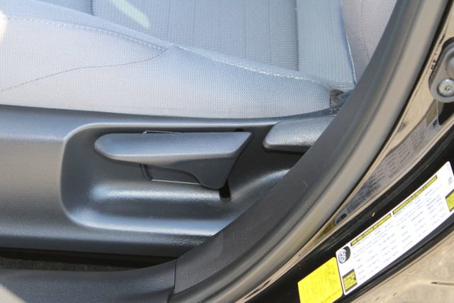 Used 2025 Toyota Corolla SE FWD image 31