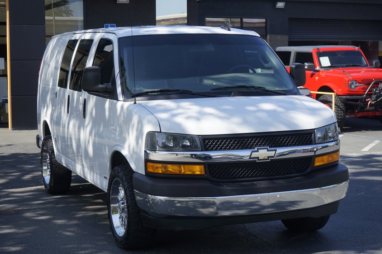 Used 2021 Chevrolet Express 2500 w/ Driver Convenience Package image 5