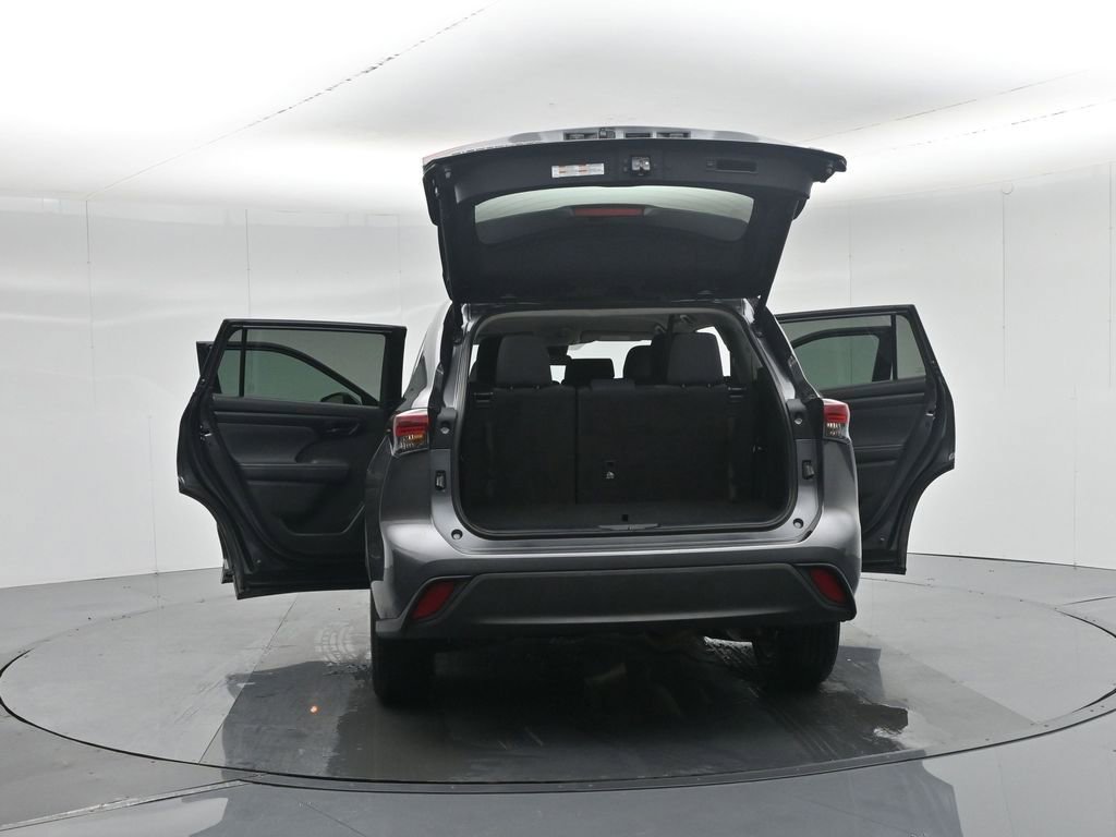 Used 2024 Toyota Highlander LE image 40