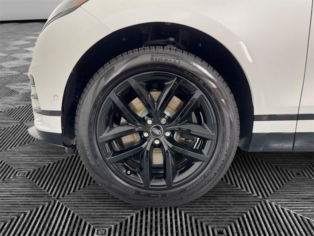 New 2026 Land Rover Range Rover Velar Dynamic SE image 14