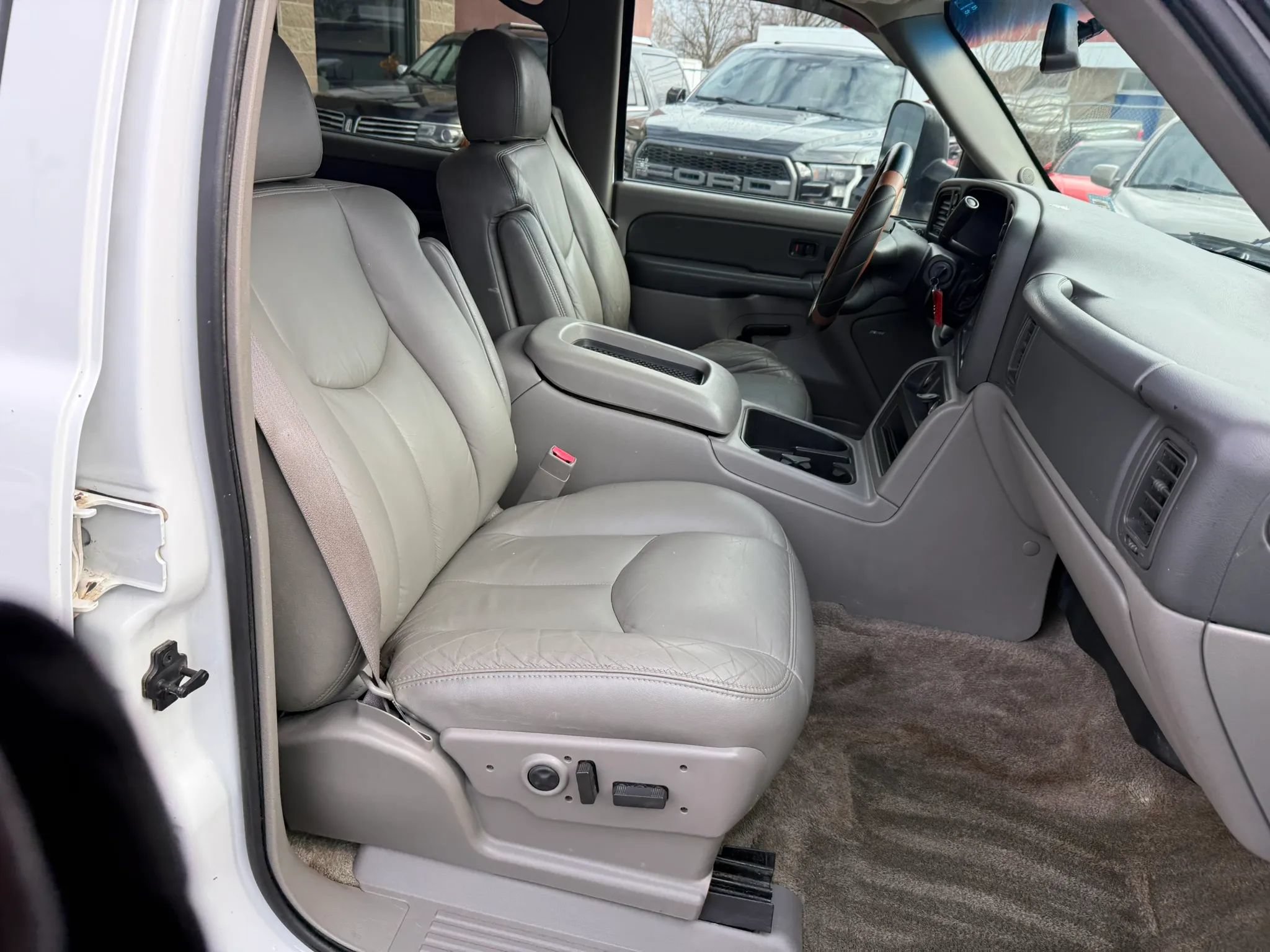 Used 2003 Chevrolet Suburban 2500 LT w/ LT Preferred Equipment Group AWD/4WD image 29
