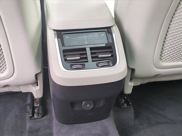 Used 2022 Volvo XC90 T6 Momentum AWD/4WD image 19