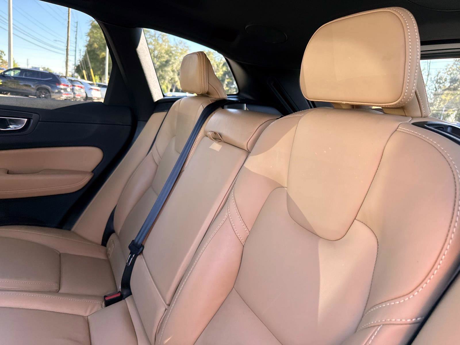 Used 2022 Volvo XC60 B5 Inscription w/ Advanced Package image 18