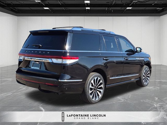 Used 2023 Lincoln Navigator Reserve AWD/4WD image 5