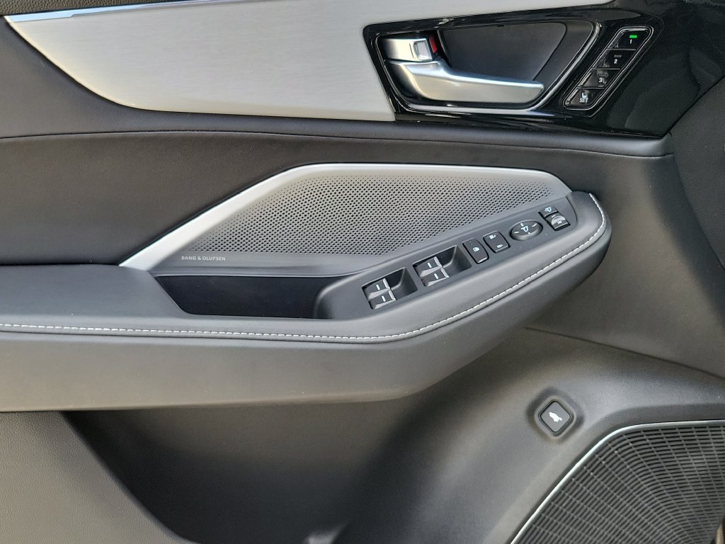 Used 2025 Acura MDX w/ Technology Package FWD image 18