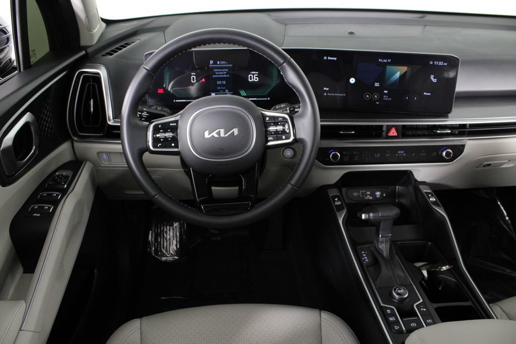 Used 2025 Kia Sorento S w/ Panoramic Sunroof Package FWD image 6