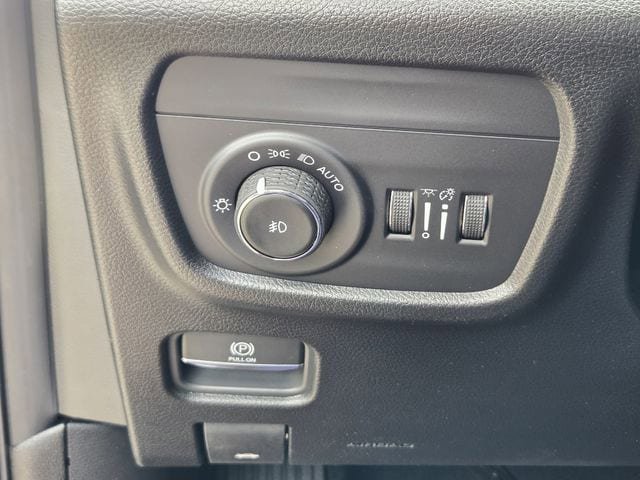 New 2025 Jeep Grand Cherokee L Overland w/ Advanced Protech Group III AWD/4WD image 16