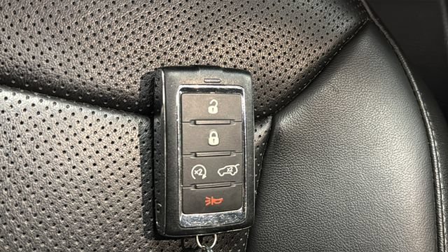 Used 2023 Jeep Grand Cherokee Limited w/ Luxury Tech Group II AWD/4WD image 40