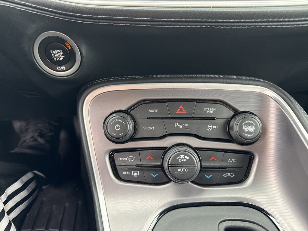 Used 2022 Dodge Challenger SXT w/ Plus Package image 21