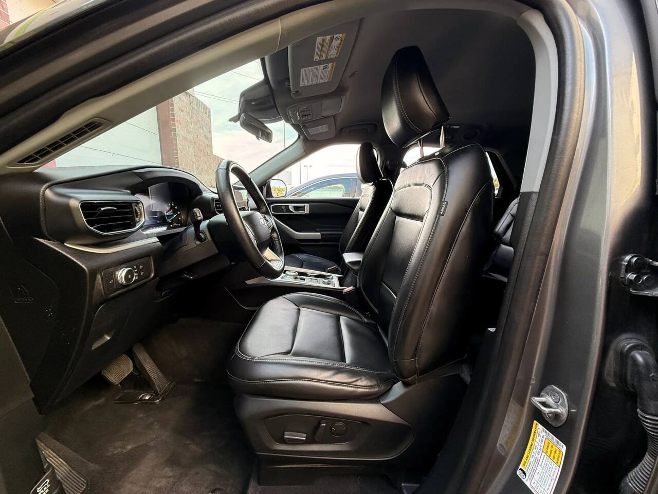 Used 2022 Ford Explorer XLT w/ Equipment Group 202A AWD/4WD image 21