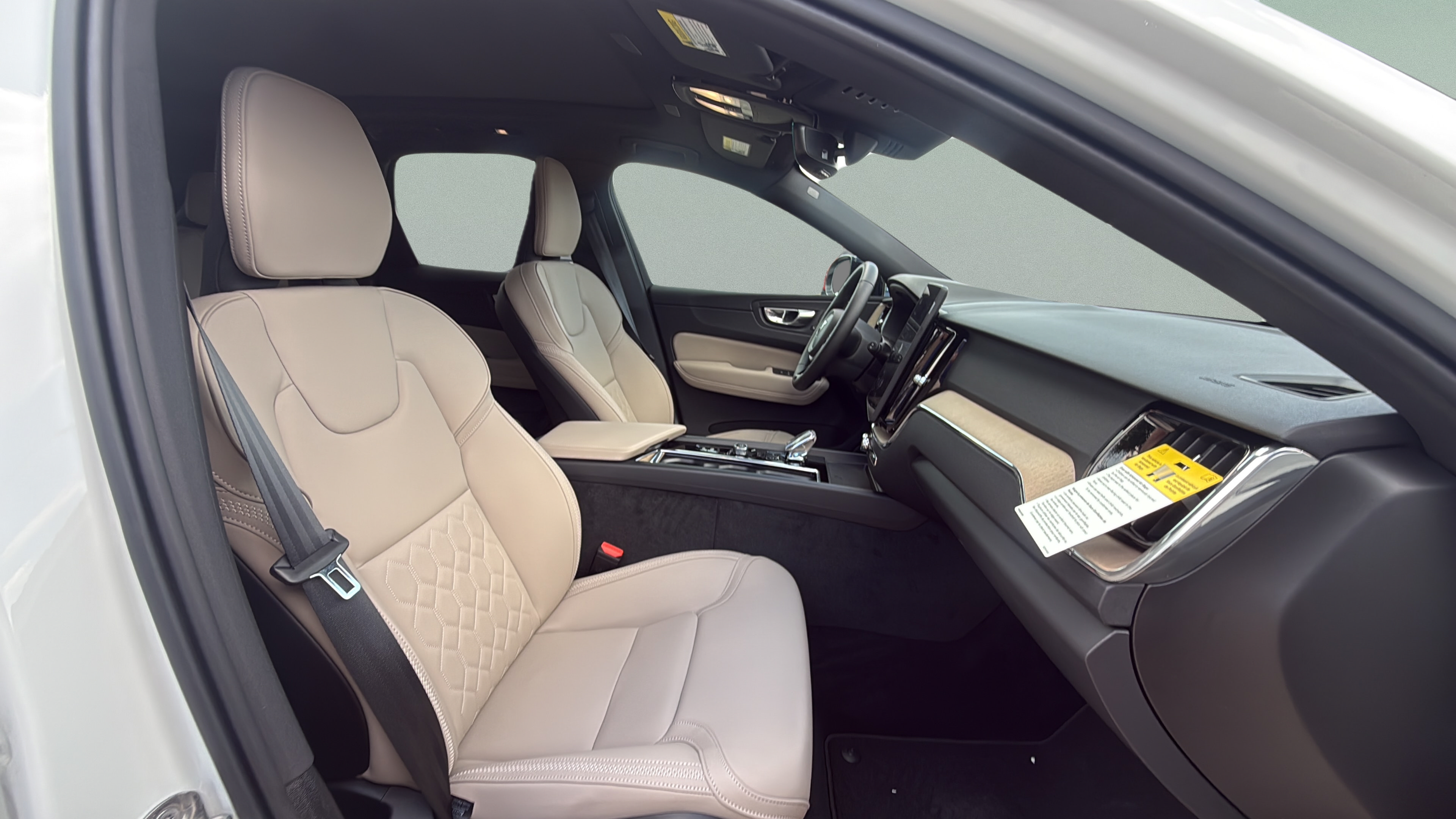 Used 2026 Volvo XC60 B5 Plus w/ Protection Package Premier AWD/4WD image 30