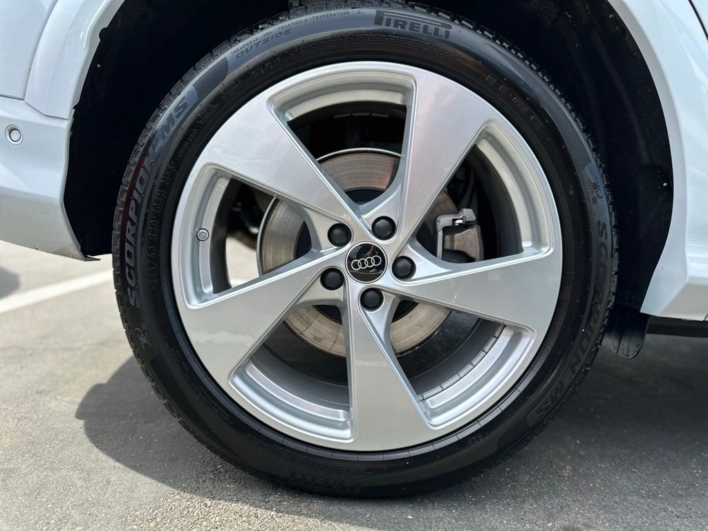 Used 2025 Audi Q5 Premium Plus w/ Premium Plus image 7