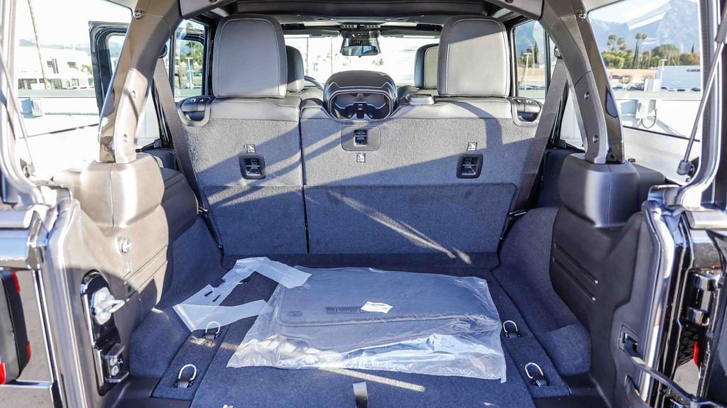 New 2026 Jeep Wrangler Unlimited Rubicon AWD/4WD image 31