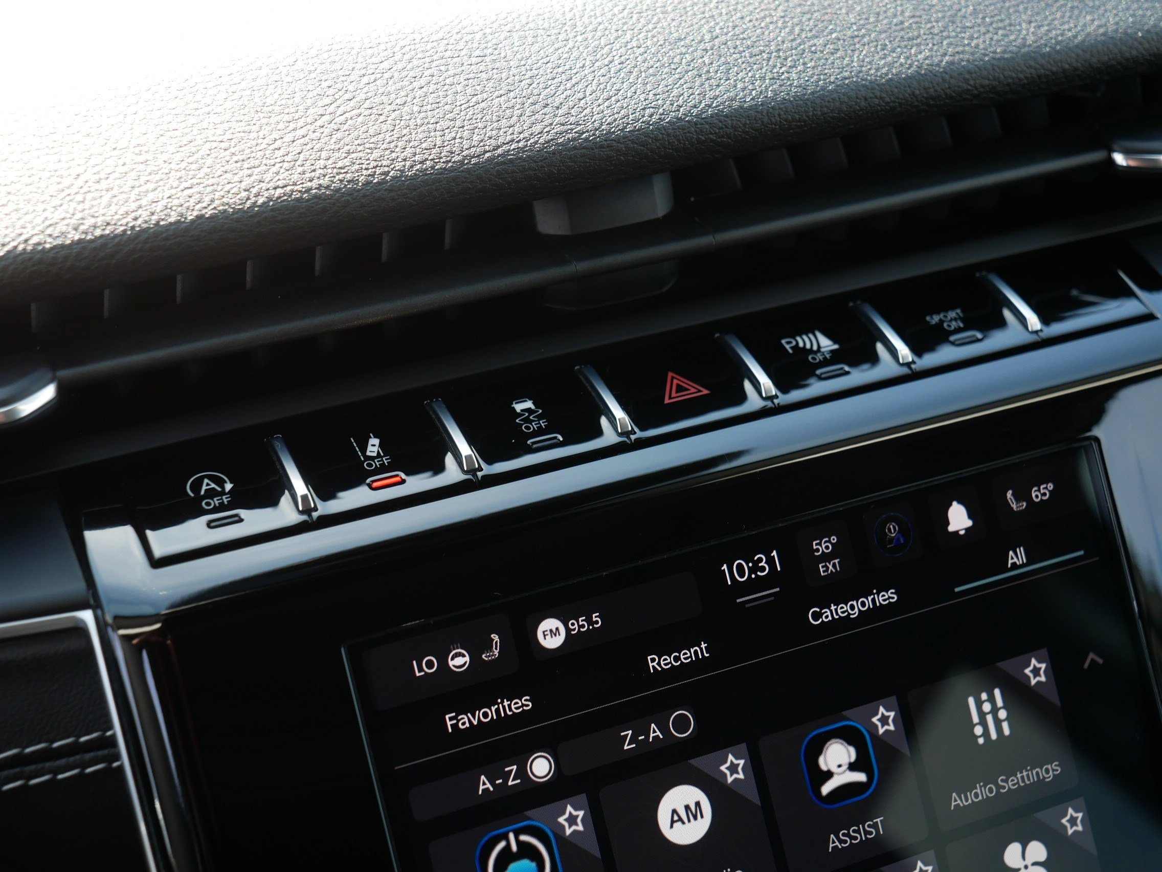 Used 2023 Jeep Grand Cherokee Laredo w/ Luxury Tech Group I image 31