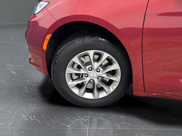 New 2026 Chrysler Pacifica Limited w/ Trailer Tow Group image 38