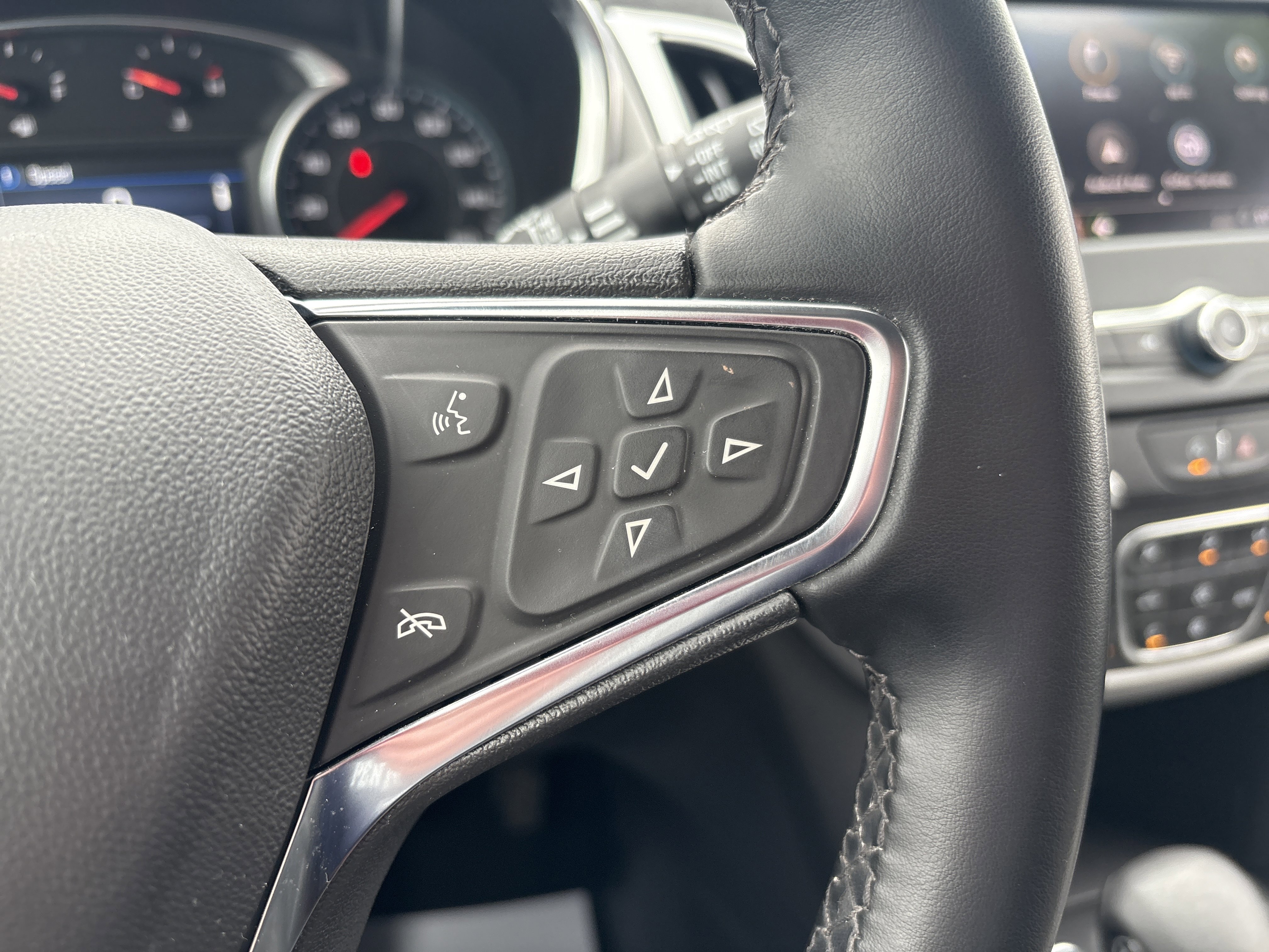 Used 2024 Chevrolet Equinox LT image 19