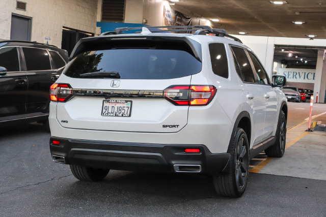 Used 2024 Honda Pilot Sport image 10