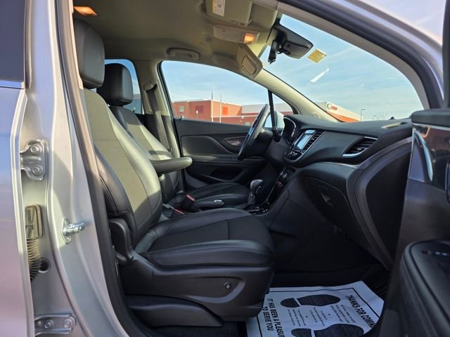 Used 2021 Buick Encore Preferred w/ Safety Package II image 27