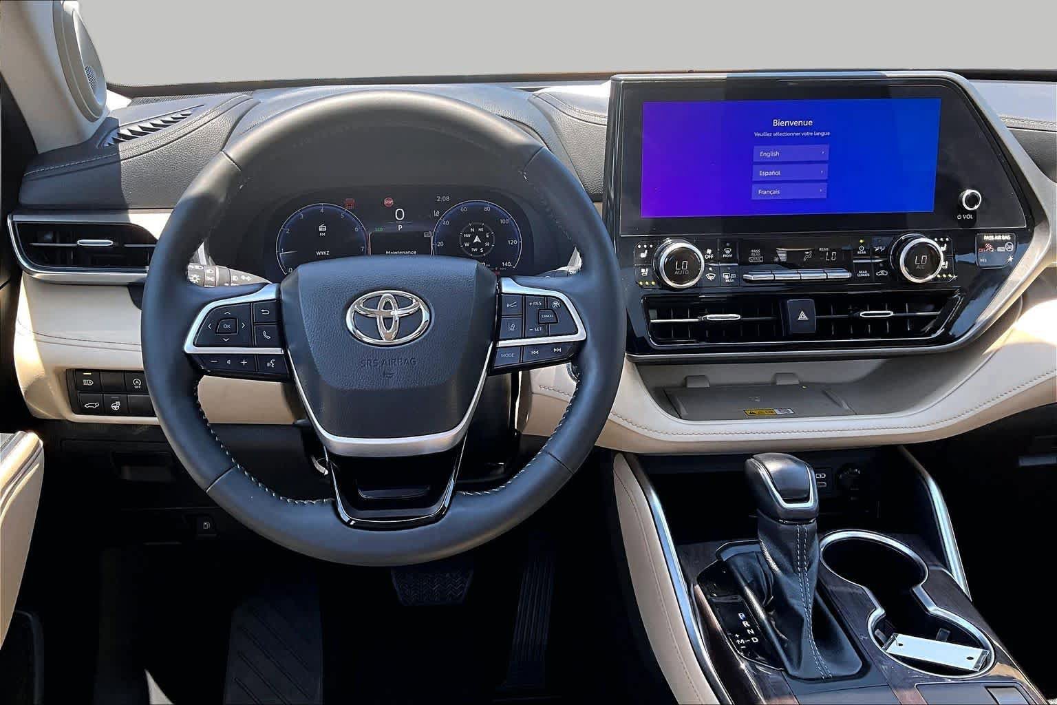 Used 2023 Toyota Highlander Limited FWD image 6