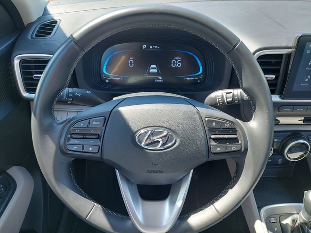 Used 2025 Hyundai Venue SEL FWD image 32