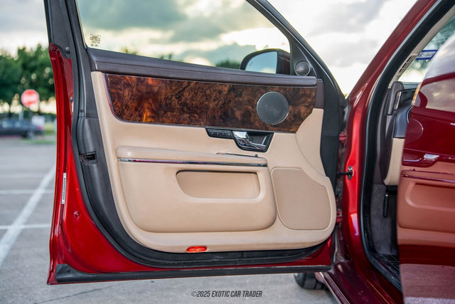 Used 2012 Jaguar XJ image 22