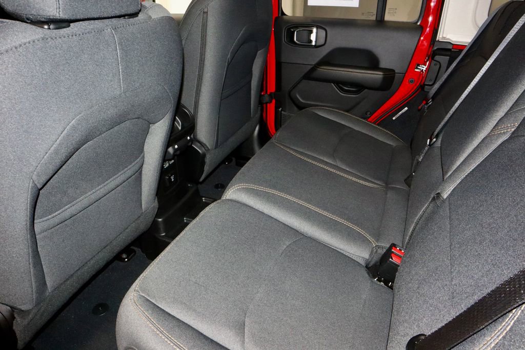 Used 2025 Jeep Wrangler Unlimited Sahara image 20