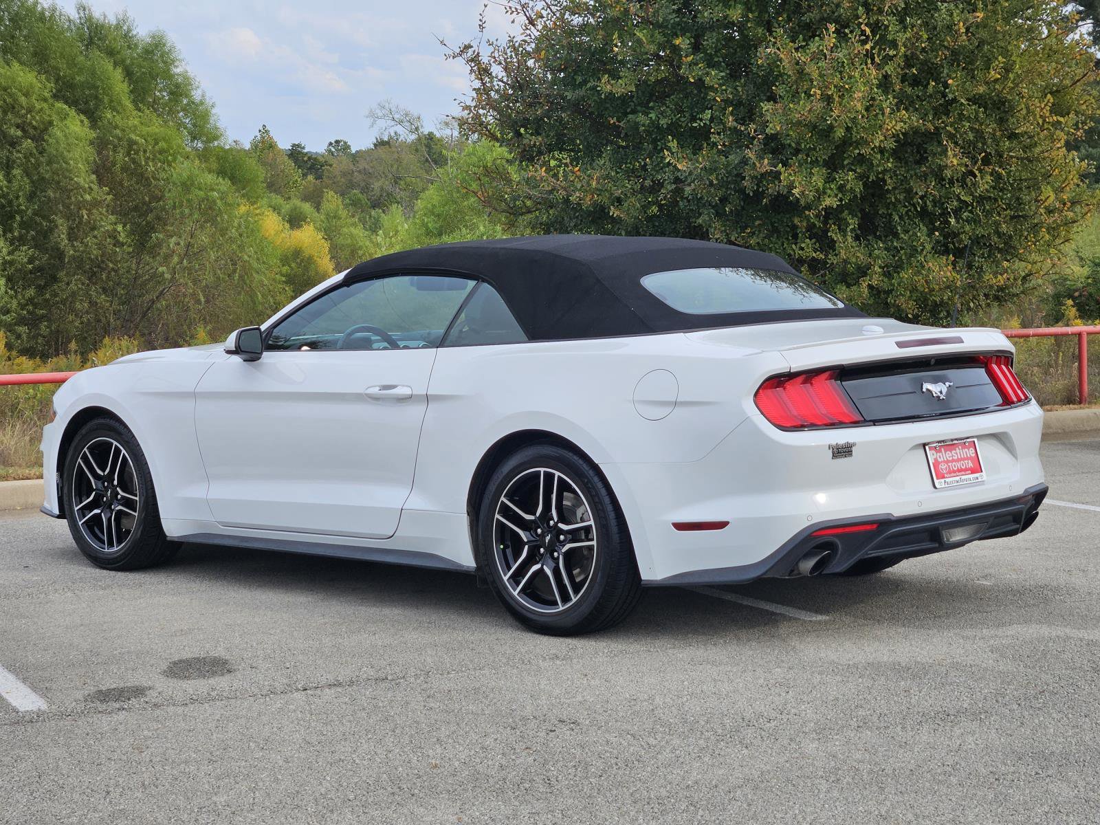 Used 2023 Ford Mustang Premium image 3