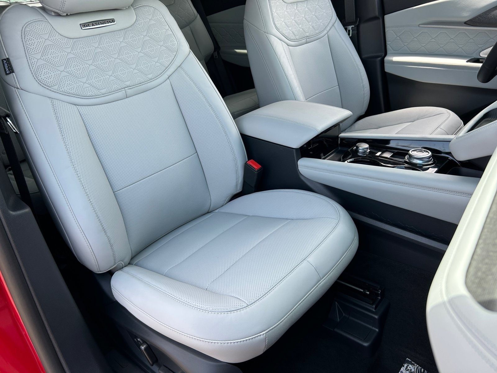 New 2026 Ford Explorer Platinum w/ LUX Leather Package AWD/4WD image 19