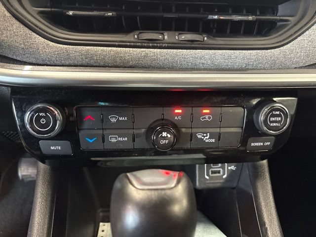Used 2025 Jeep Compass Latitude AWD/4WD image 36