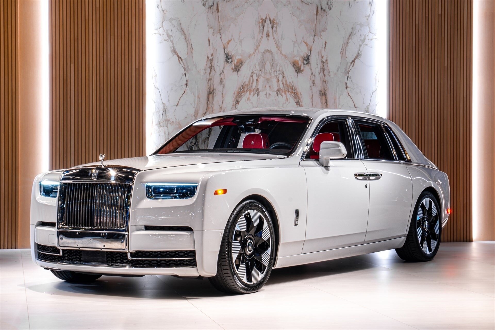 Used 2024 Rolls-Royce Phantom Sedan RWD image 1