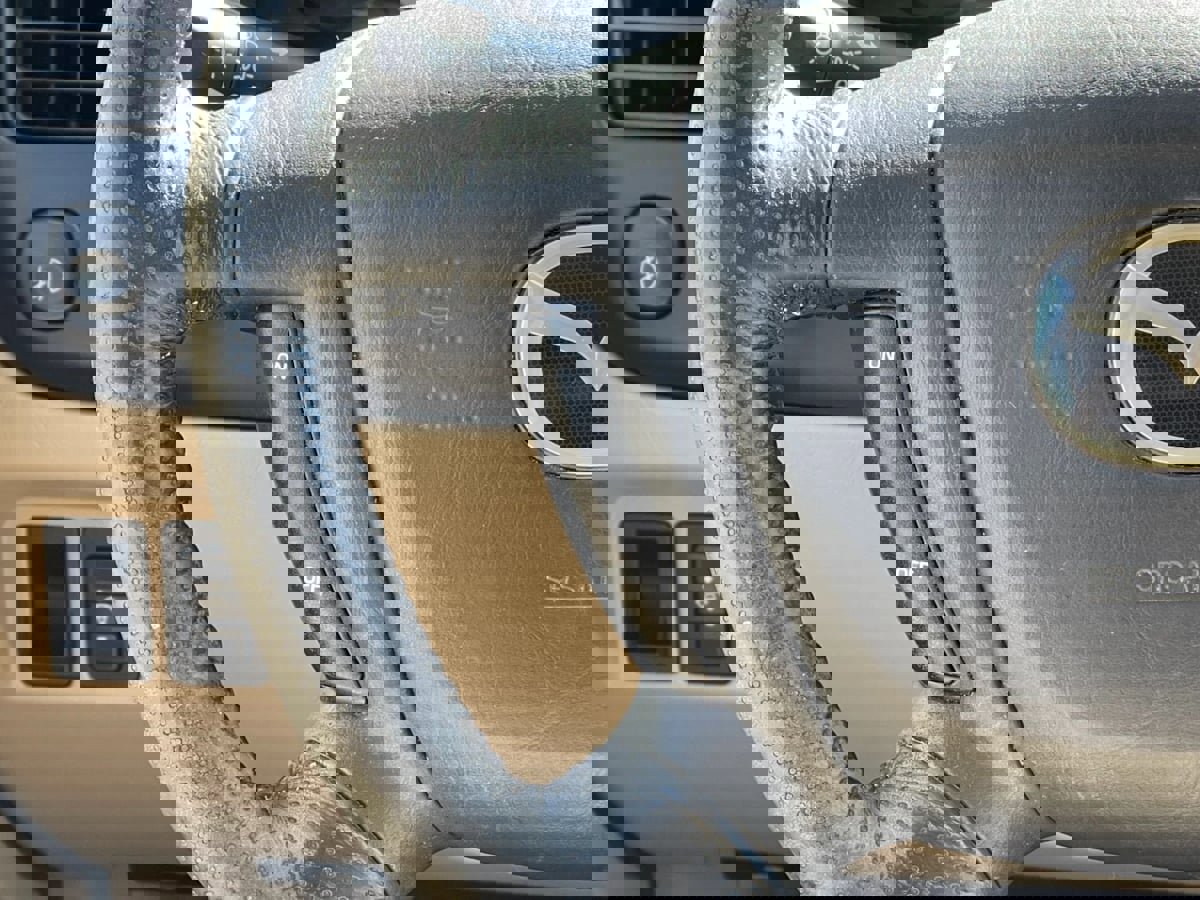 Used 2003 MAZDA Tribute ES image 28