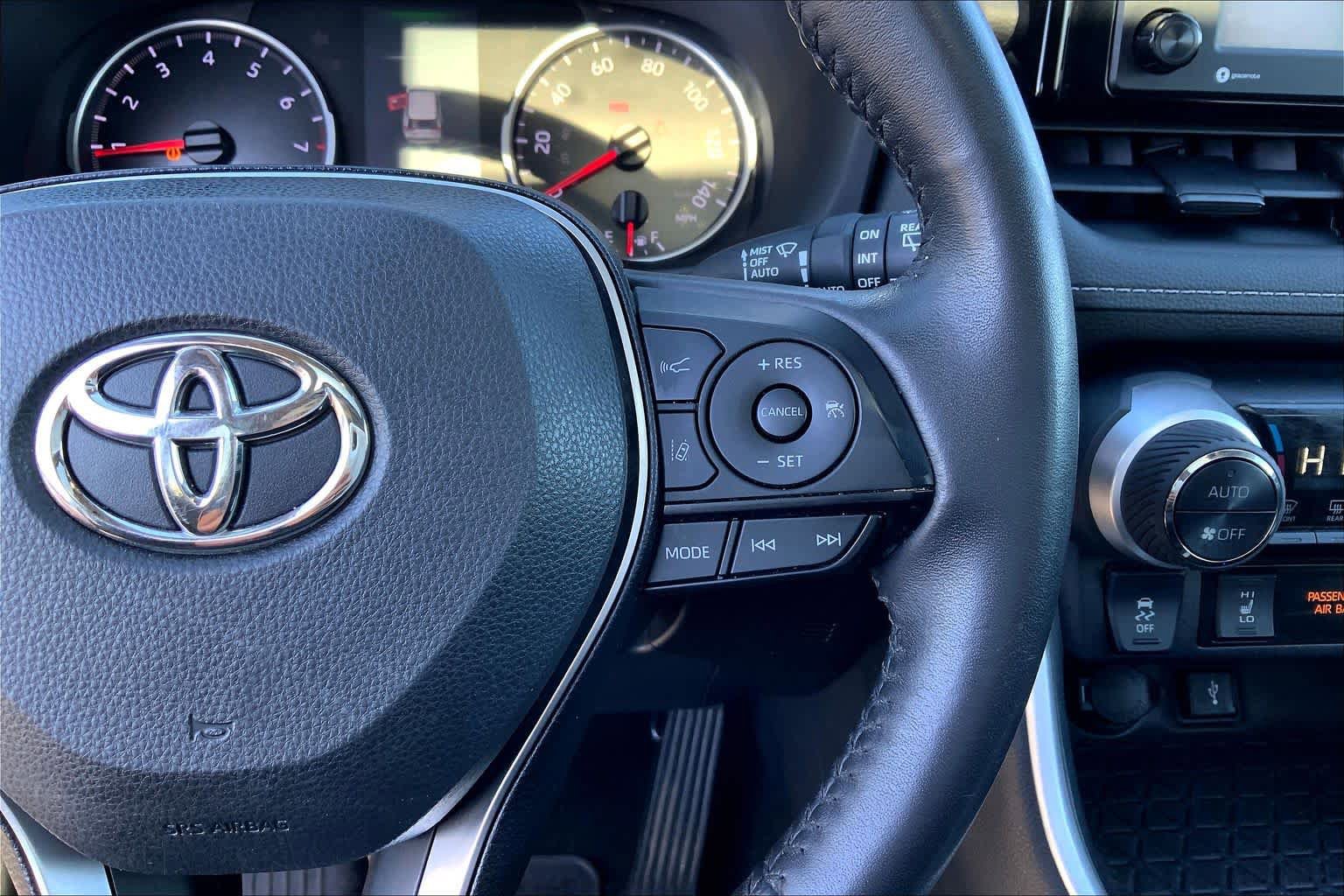 Used 2022 Toyota RAV4 XLE w/ Convenience Package AWD/4WD image 25