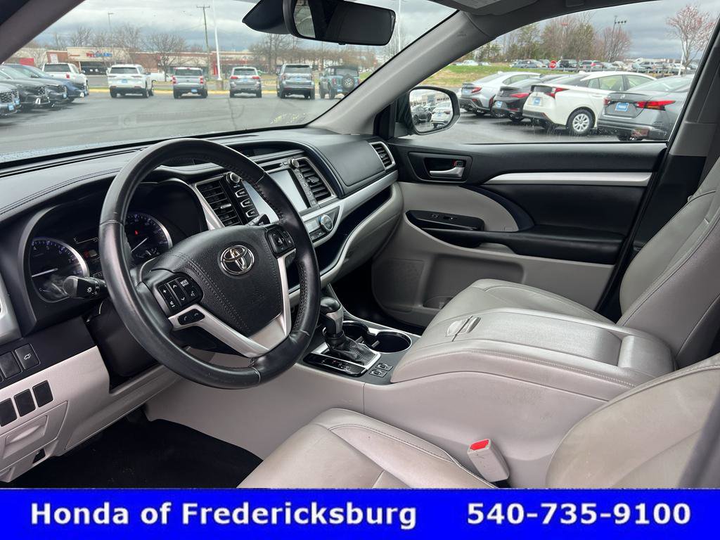 Used 2018 Toyota Highlander XLE image 14