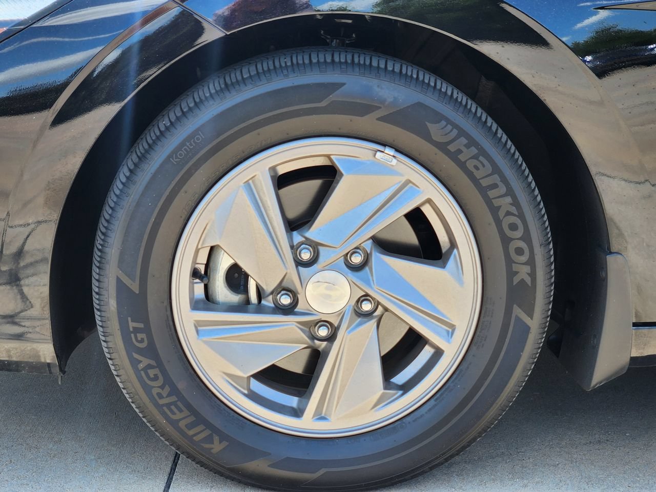 Certified 2025 Hyundai Elantra SE FWD image 9