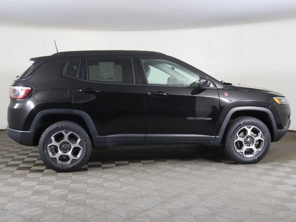 Used 2022 Jeep Compass Trailhawk w/ Trailhawk Convenience Group AWD/4WD image 17