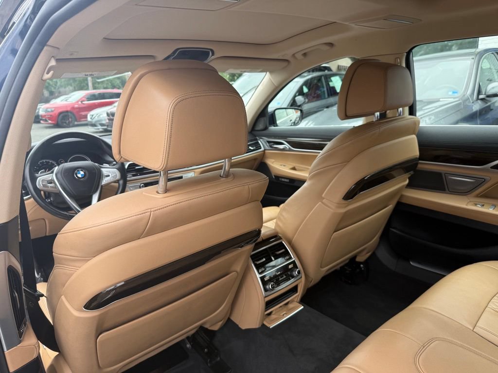 Used 2016 BMW 750i xDrive AWD/4WD image 25