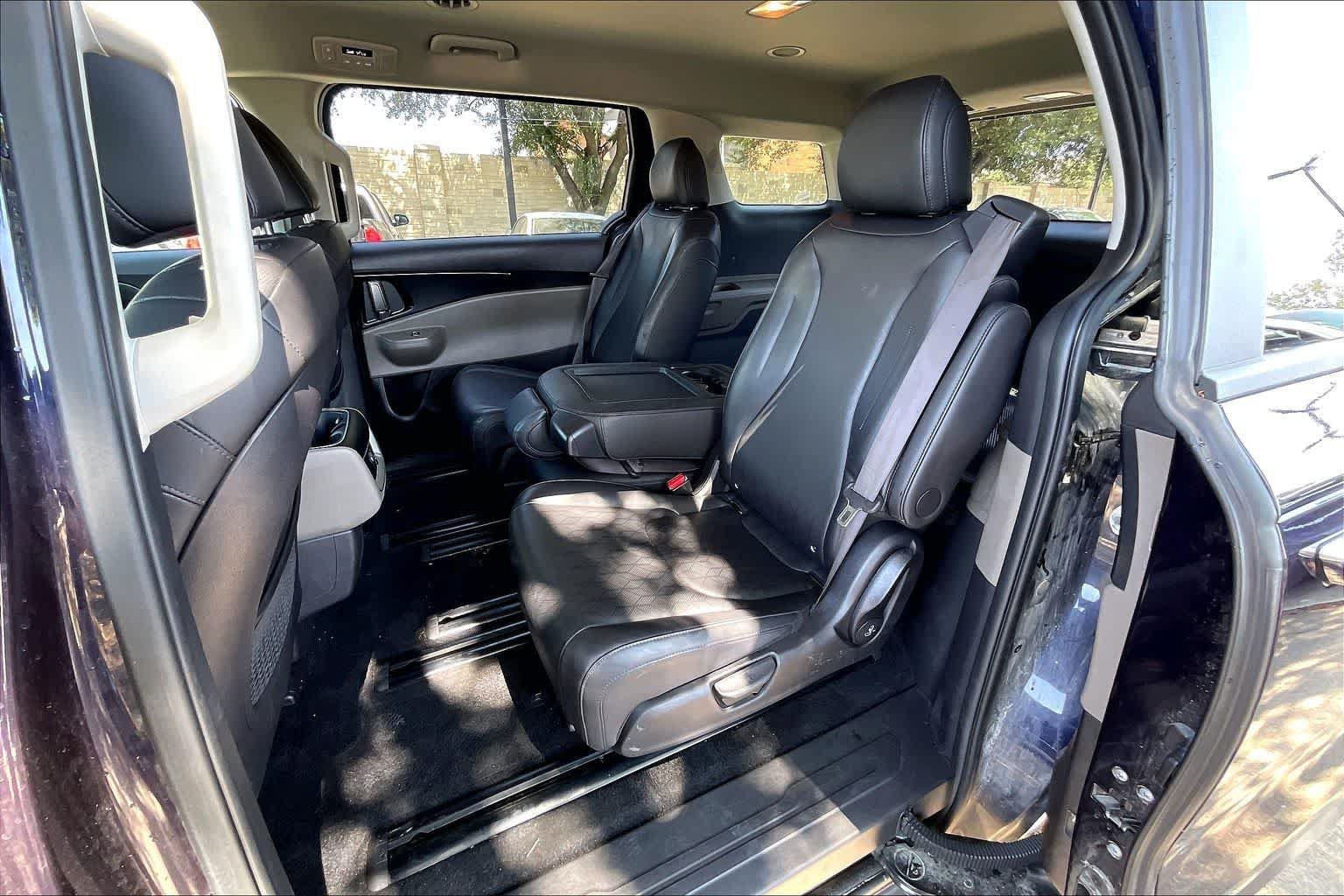 Certified 2025 Kia Carnival FWD image 28