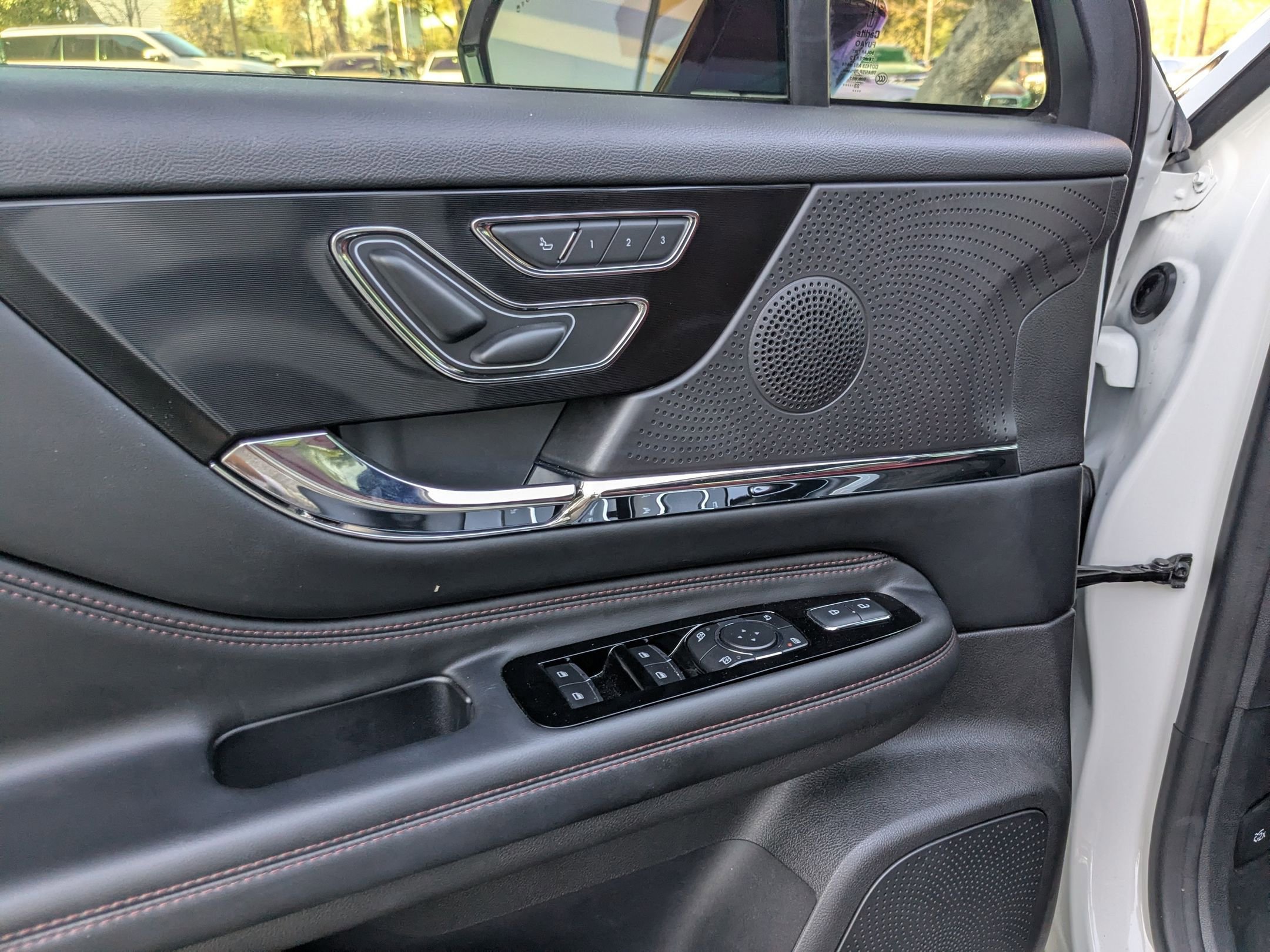 Used 2024 Lincoln Corsair Grand Touring image 11