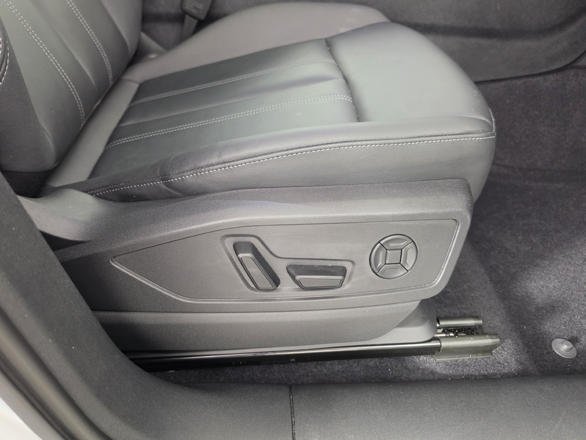 Certified 2025 Audi Q5 Premium w/ Convenience Package AWD/4WD image 35