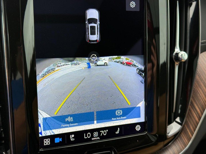 Certified 2023 Volvo XC60 B6 Ultimate w/ Protection Package Premier image 21