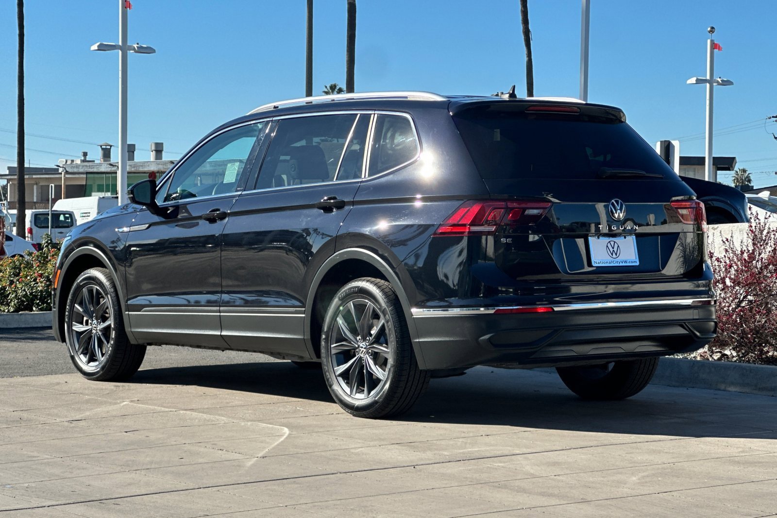 Certified 2022 Volkswagen Tiguan SE image 7